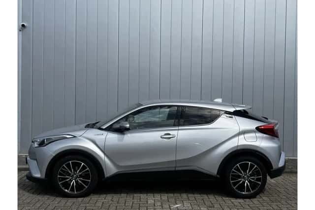 Toyota C-HR (2019) thumbnail 3