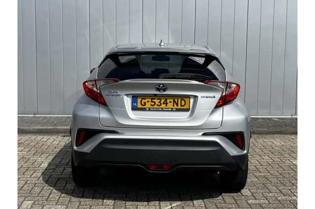 Toyota C-HR (2019) thumbnail 5