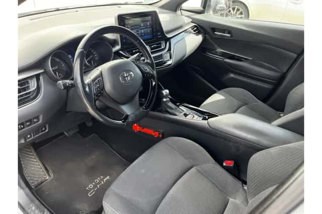 Toyota C-HR (2019) thumbnail 6