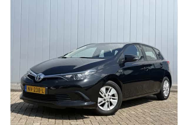 Toyota Auris (2017) thumbnail 1