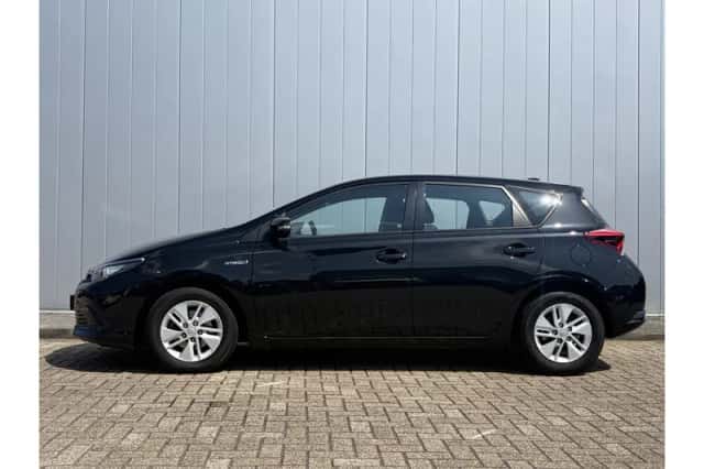 Toyota Auris (2017) thumbnail 2