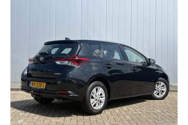 Toyota Auris (2017) thumbnail 3