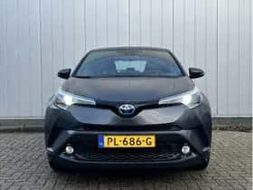 Toyota C-HR (2017) thumbnail 2
