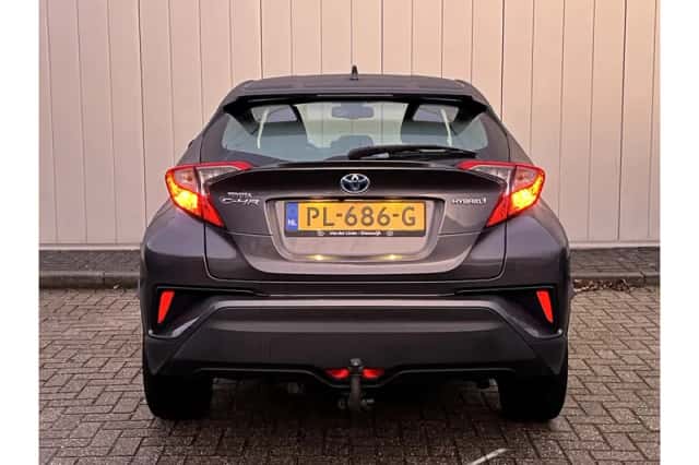 Toyota C-HR (2017) thumbnail 5