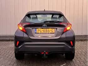 Toyota C-HR (2017) thumbnail 5