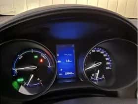 Toyota C-HR (2017) thumbnail 9