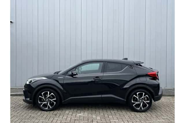 Toyota C-HR (2019) thumbnail 3