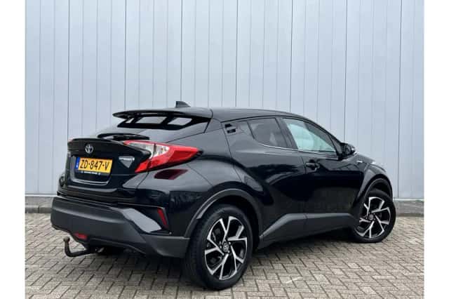Toyota C-HR (2019) thumbnail 4