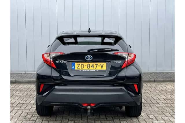 Toyota C-HR (2019) thumbnail 5