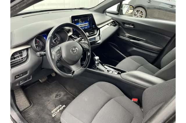 Toyota C-HR (2019) thumbnail 6