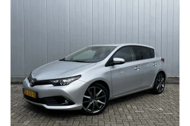 Toyota Auris (2018) thumbnail 1