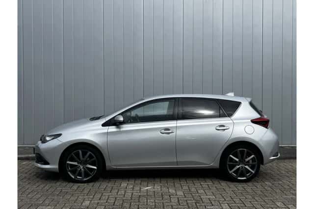 Toyota Auris (2018) thumbnail 2