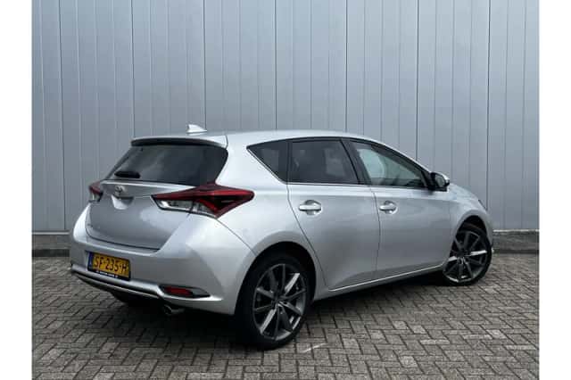 Toyota Auris (2018) thumbnail 3