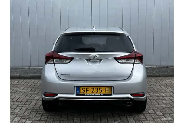 Toyota Auris (2018) thumbnail 4