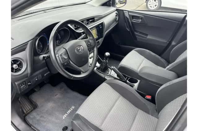 Toyota Auris (2018) thumbnail 5