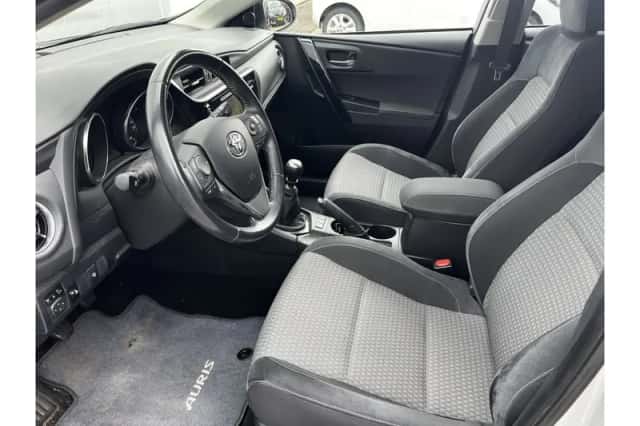 Toyota Auris (2018) thumbnail 6