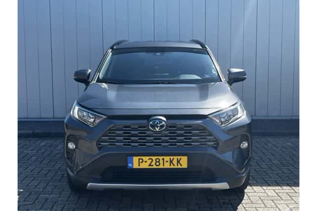 Toyota RAV4 (2021) thumbnail 2