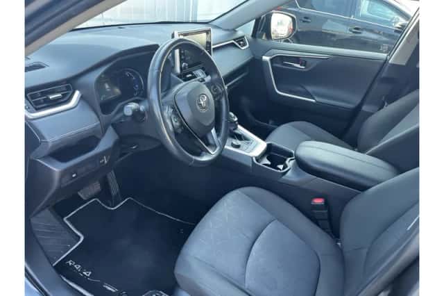Toyota RAV4 (2021) thumbnail 6