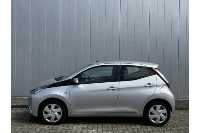 Toyota Aygo (2017) thumbnail 2