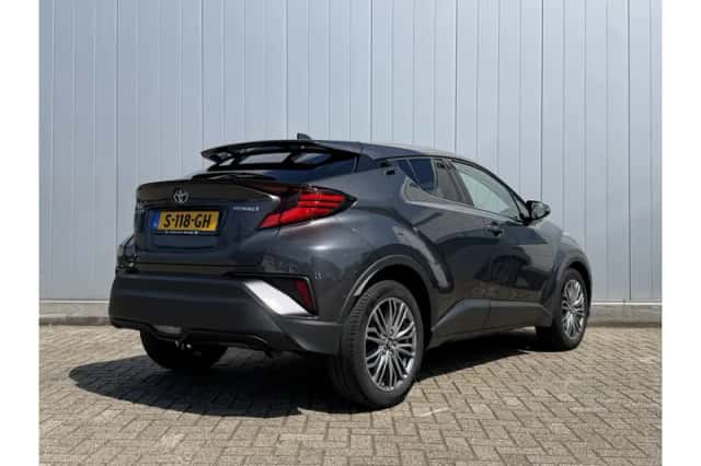 Toyota C-HR (2022) thumbnail 4