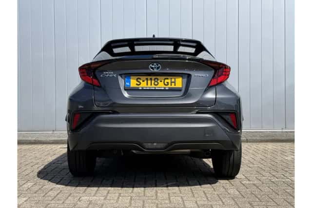 Toyota C-HR (2022) thumbnail 5