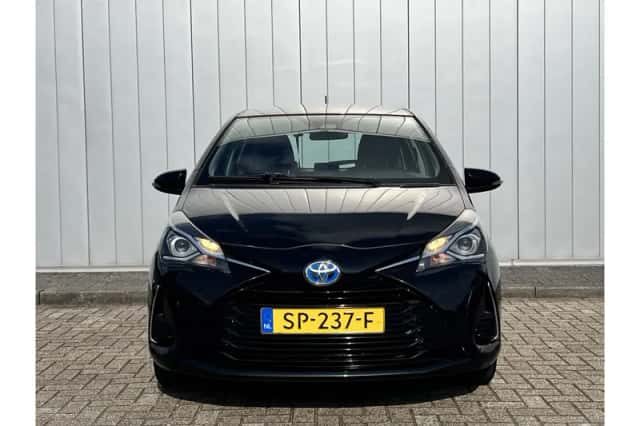 Toyota Yaris (2018) thumbnail 2
