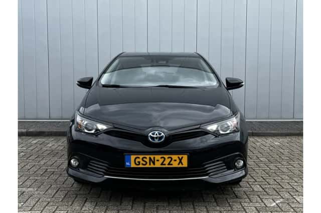 Toyota Auris (2019) thumbnail 2