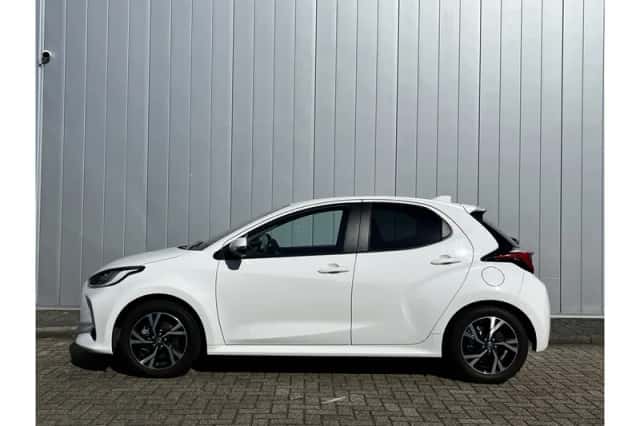 Toyota Yaris (2025) thumbnail 2