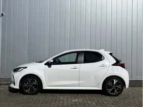 Toyota Yaris (2025) thumbnail 2