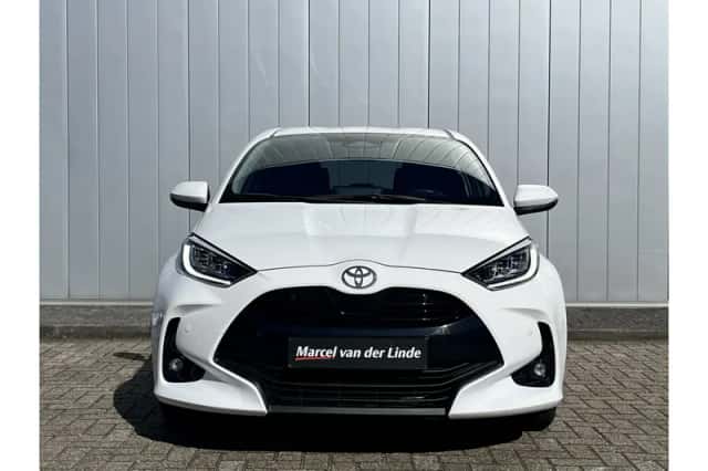Toyota Yaris (2025) thumbnail 3