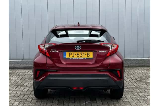 Toyota C-HR (2017) thumbnail 5