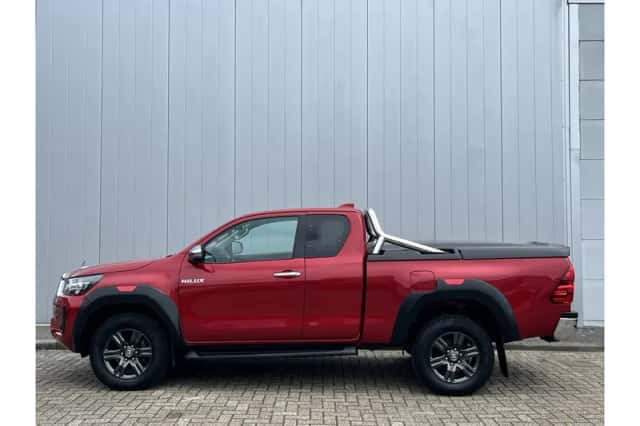 Toyota Hilux (2022) thumbnail 2