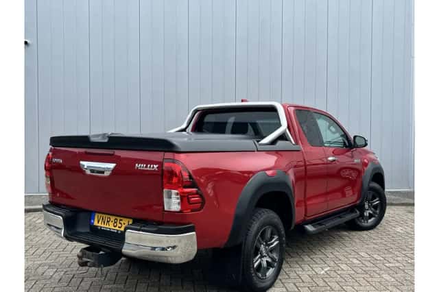 Toyota Hilux (2022) thumbnail 4
