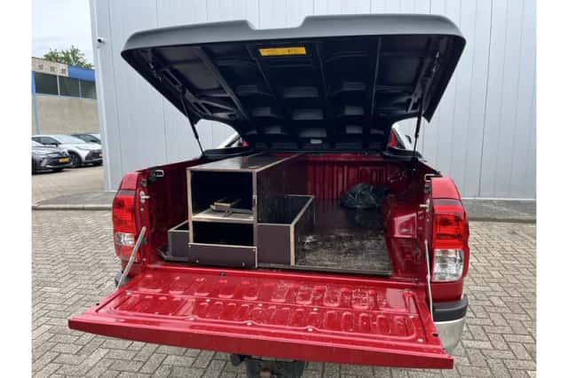 Toyota Hilux (2022) thumbnail 6