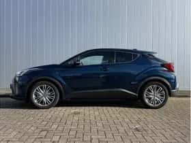Toyota C-HR (2023) thumbnail 2