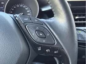 Toyota C-HR (2023) thumbnail 15