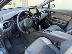 Toyota C-HR (2023) thumbnail 7