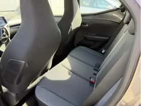 Toyota Aygo (2021) thumbnail 4