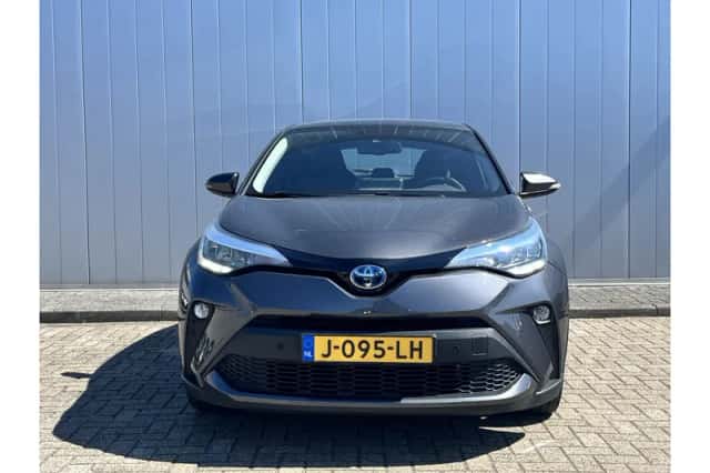 Toyota C-HR (2020) thumbnail 3