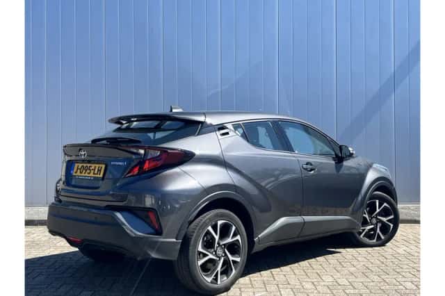 Toyota C-HR (2020) thumbnail 4