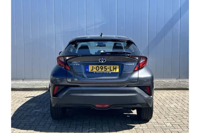 Toyota C-HR (2020) thumbnail 5