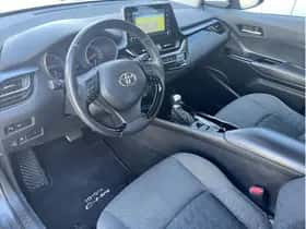 Toyota C-HR (2020) thumbnail 6