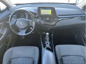 Toyota C-HR (2020) thumbnail 8