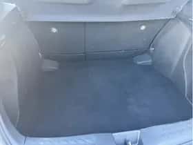 Toyota C-HR (2020) thumbnail 9