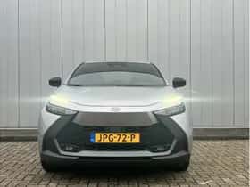 Toyota C-HR (2024) thumbnail 2