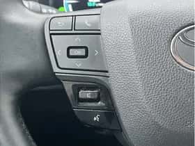 Toyota C-HR (2024) thumbnail 16