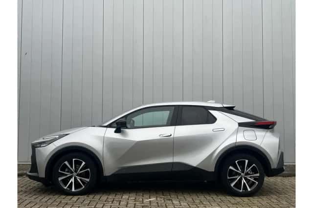 Toyota C-HR (2024) thumbnail 4