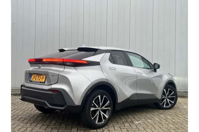 Toyota C-HR (2024) thumbnail 5