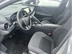 Toyota C-HR (2024) thumbnail 6