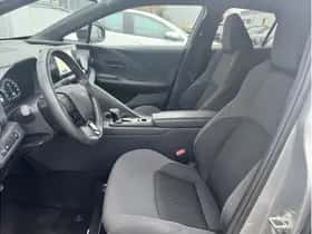 Toyota C-HR (2024) thumbnail 7